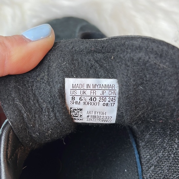 Adidas size 8 Black/Gold sneakers - Picture 5 of 6